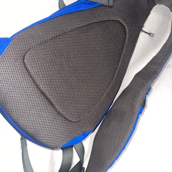 Patagonia Atom 8L Blue Sling Crossbody Bag Strap Shoulder Backpack Hike Outdoor - Picture 2 of 5